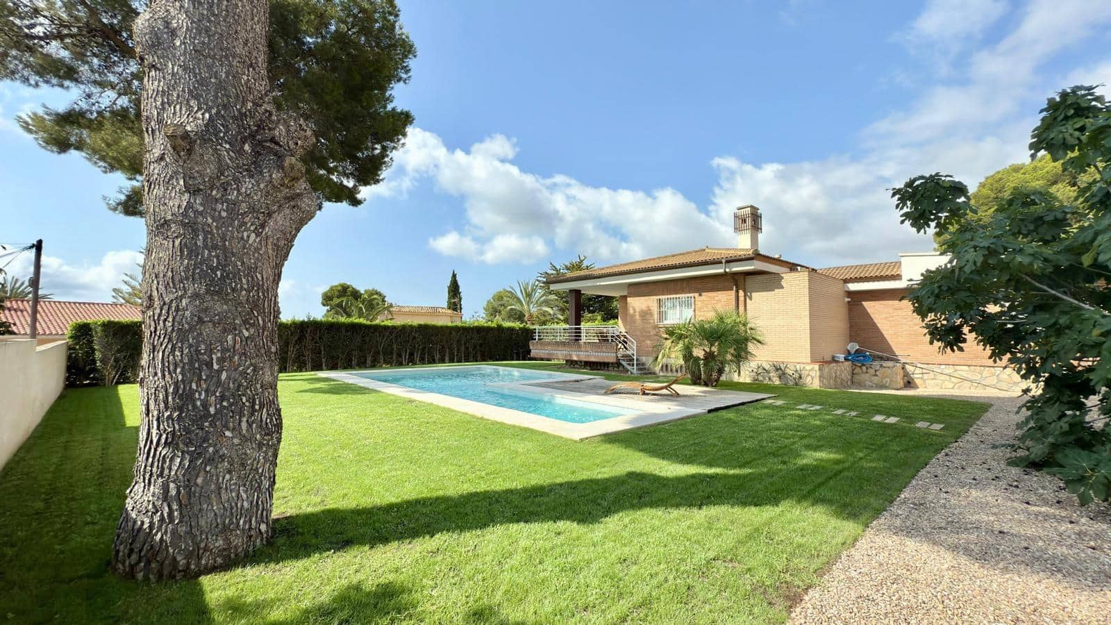 3 bedroom Villa for sale in La Nucia with pool - € 970,000 (Ref: 9536294)