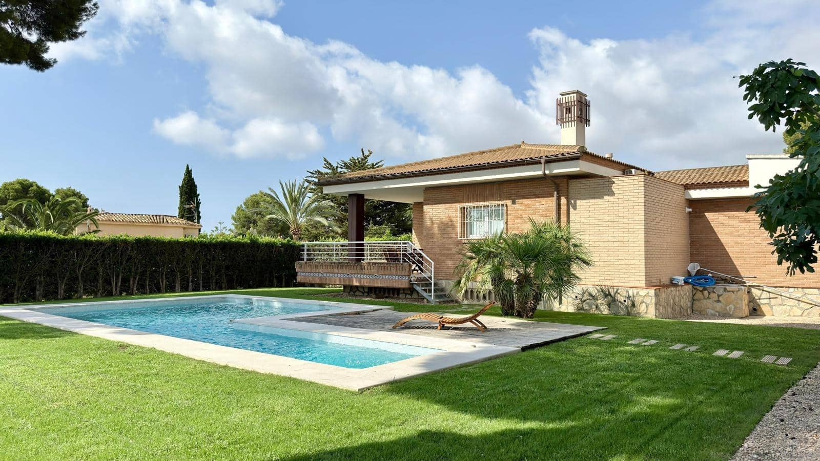 3 bedroom Villa for sale in La Nucia with pool - € 970,000 (Ref: 9536294)