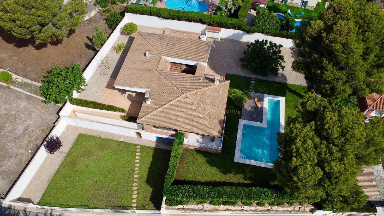 3 bedroom Villa for sale in La Nucia with pool - € 970,000 (Ref: 9536294)