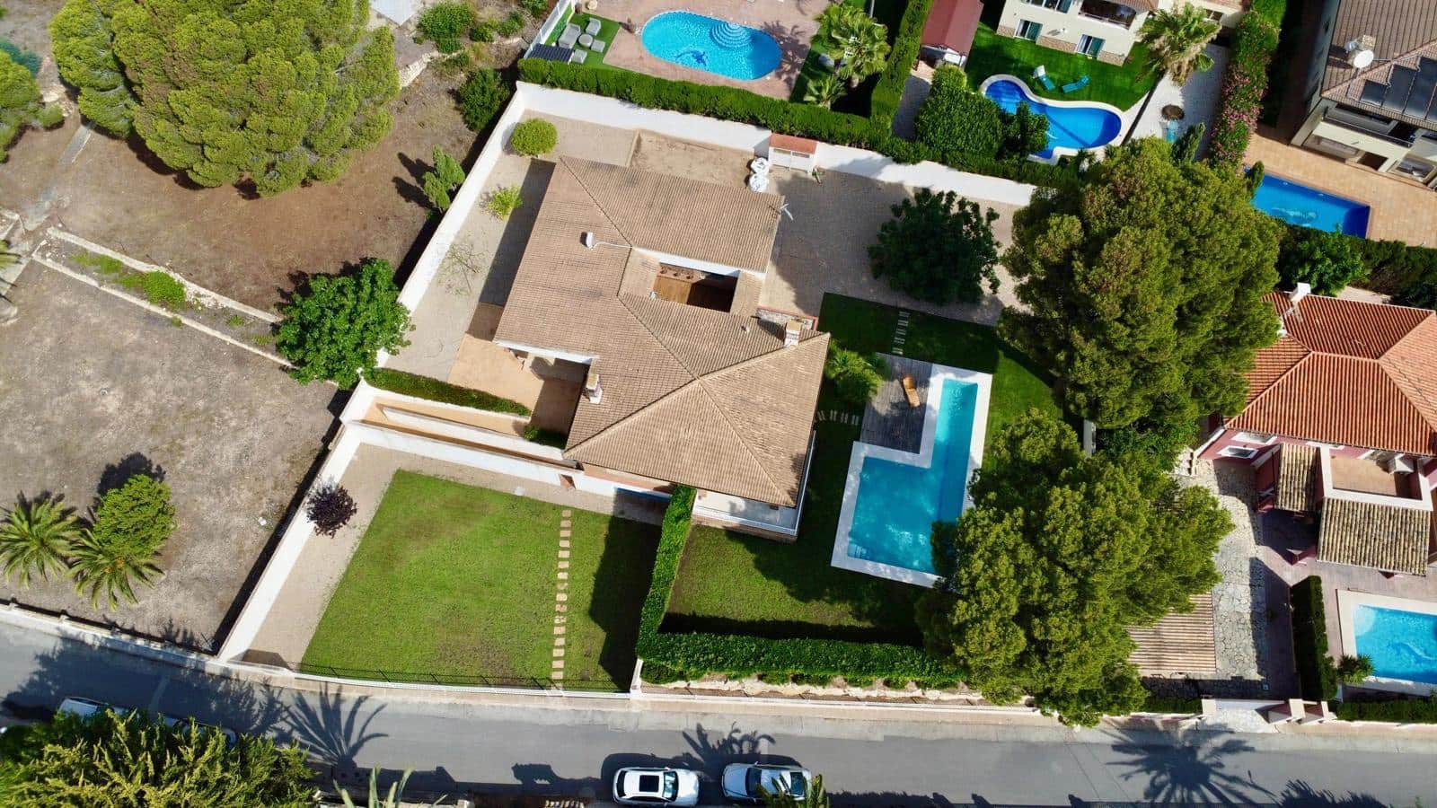 3 bedroom Villa for sale in La Nucia with pool - € 970,000 (Ref: 9536294)