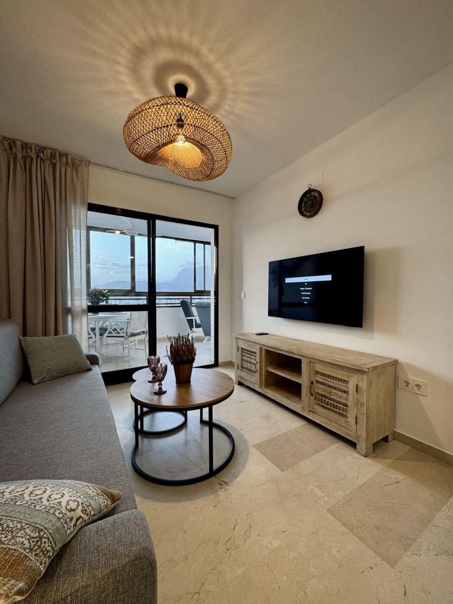 Appartement de 1 chambre à louer à Benidorm avec piscine - 1 350 € (Ref: 9536296)