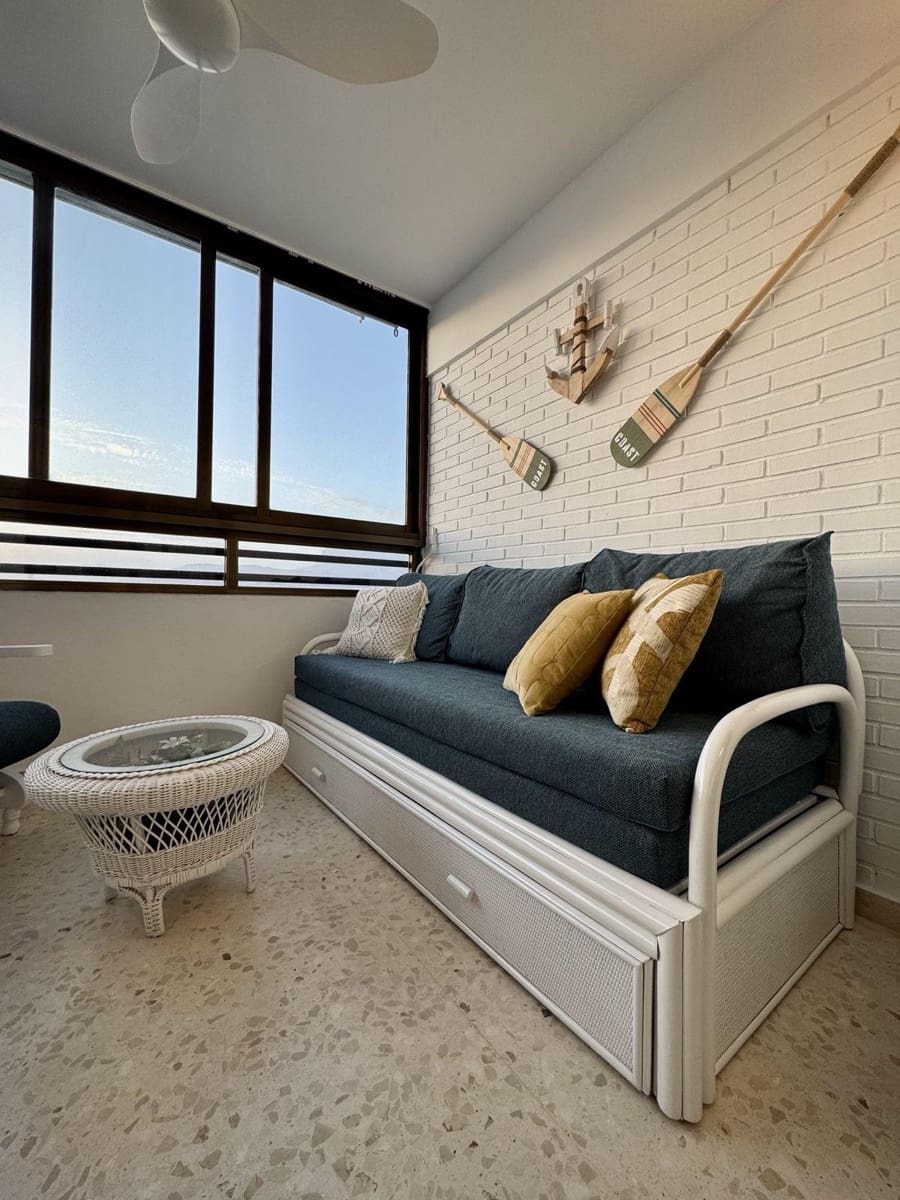 Appartement de 1 chambre à louer à Benidorm avec piscine - 1 350 € (Ref: 9536296)