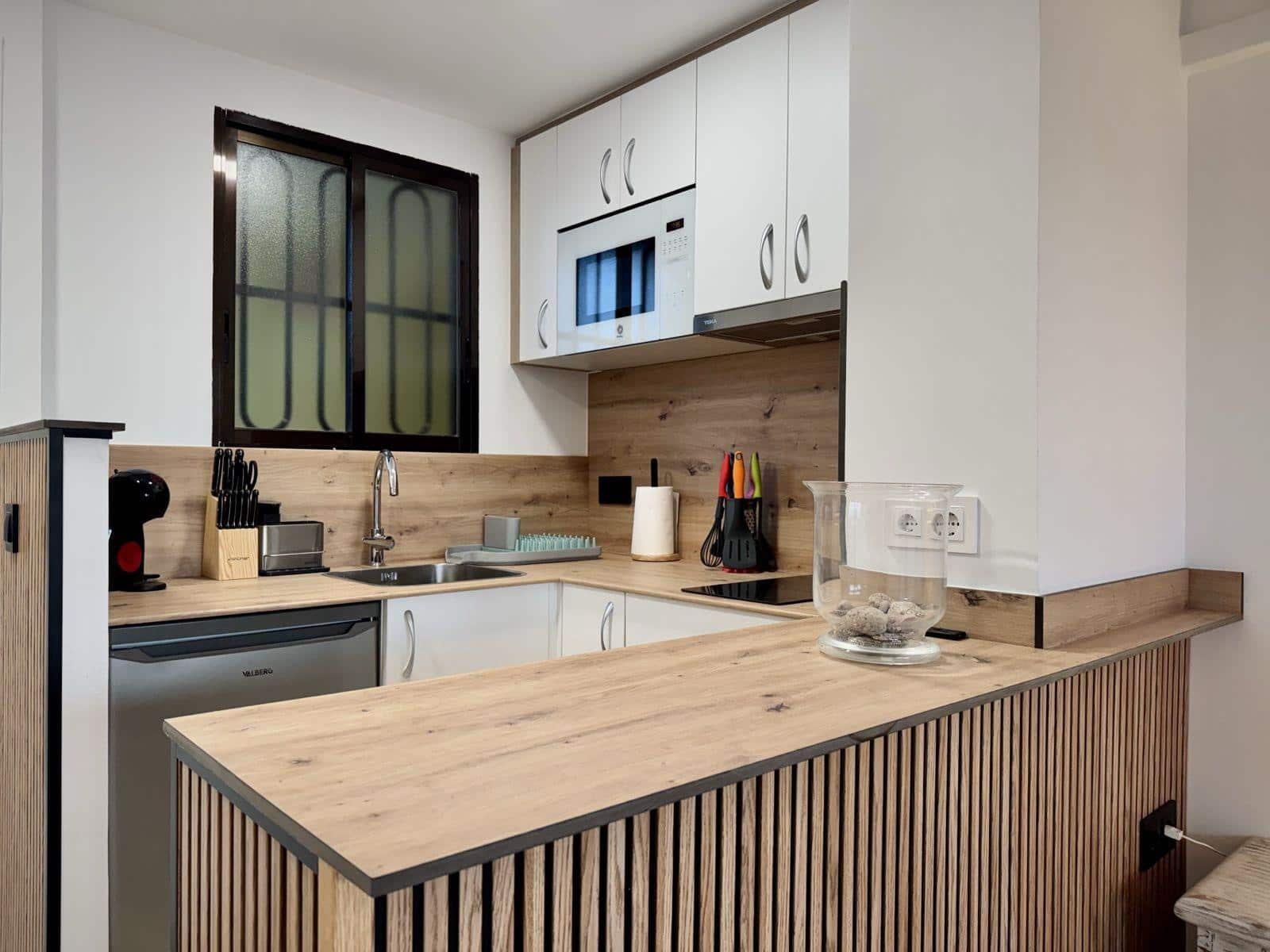 Appartement de 1 chambre à louer à Benidorm avec piscine - 1 350 € (Ref: 9536296)