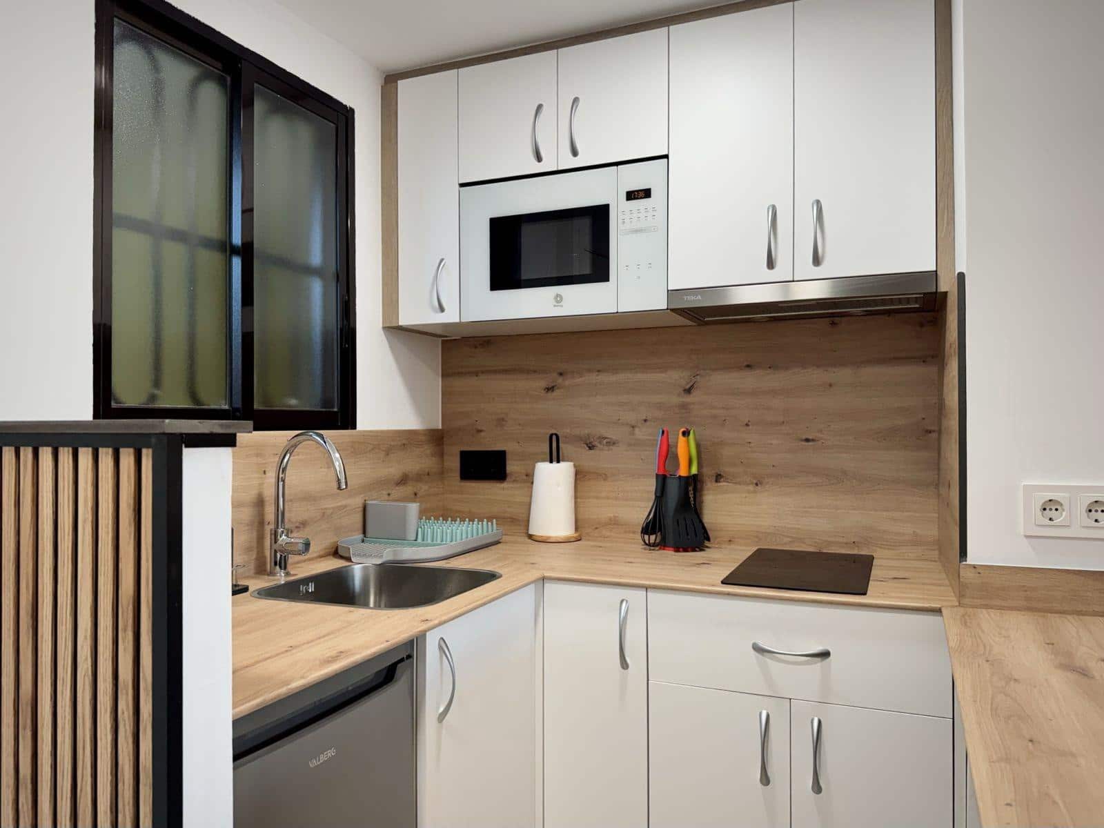 Appartement de 1 chambre à louer à Benidorm avec piscine - 1 350 € (Ref: 9536296)