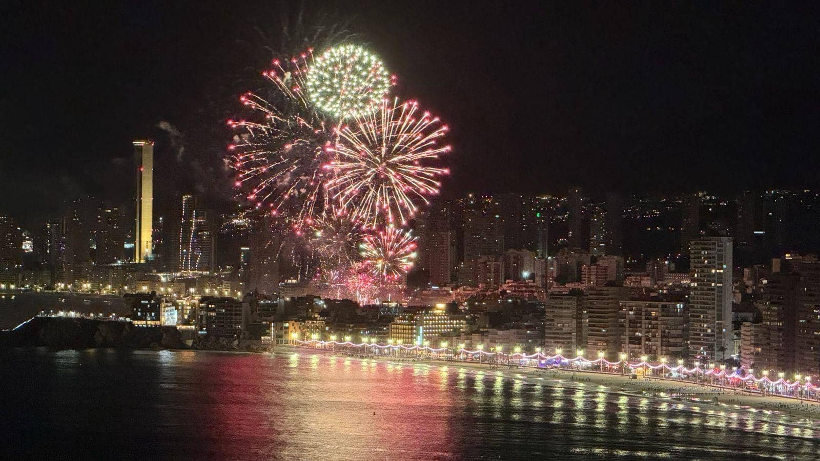 Appartement de 1 chambre à louer à Benidorm avec piscine - 1 350 € (Ref: 9536296)