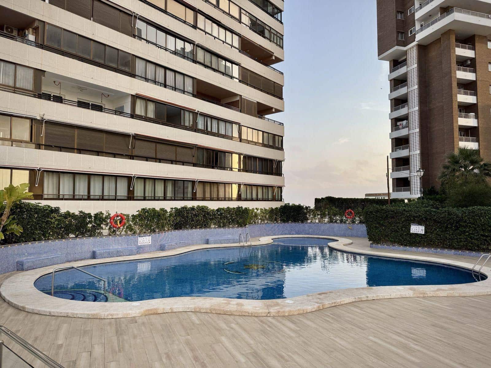 Appartement de 1 chambre à louer à Benidorm avec piscine - 1 350 € (Ref: 9536296)
