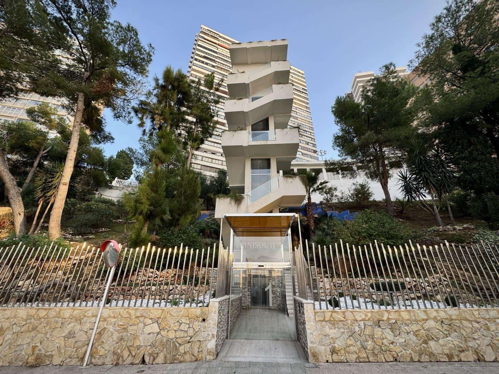 Appartement de 1 chambre à louer à Benidorm avec piscine - 1 350 € (Ref: 9536296)