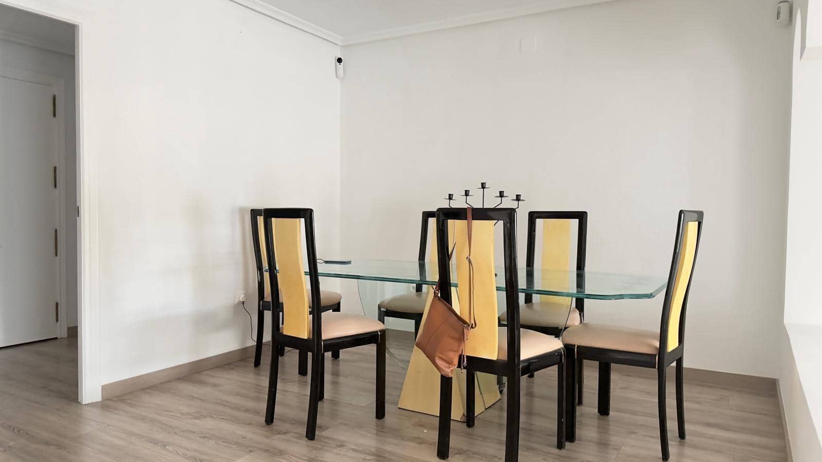 4 soveværelse Villa til leje i Alicante by med swimmingpool garage - € 2.800 (Ref: 9536297)