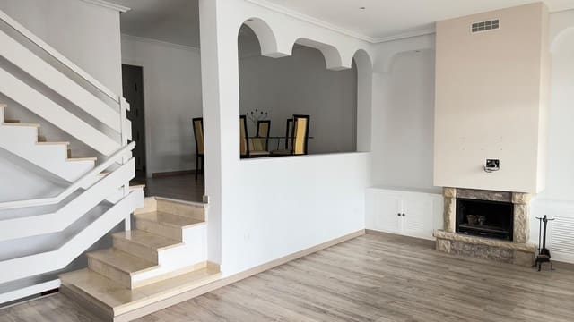 4 soveværelse Villa til leje i Alicante by med swimmingpool garage - € 2.800 (Ref: 9536297)