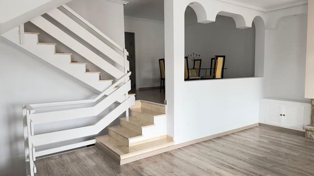 4 soveværelse Villa til leje i Alicante by med swimmingpool garage - € 2.800 (Ref: 9536297)