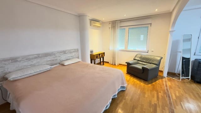 4 soveværelse Villa til leje i Alicante by med swimmingpool garage - € 2.800 (Ref: 9536297)