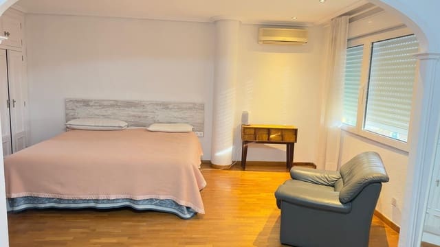 4 soveværelse Villa til leje i Alicante by med swimmingpool garage - € 2.800 (Ref: 9536297)