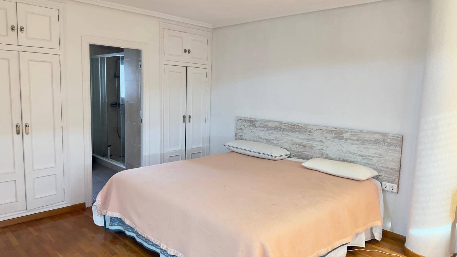 4 soveværelse Villa til leje i Alicante by med swimmingpool garage - € 2.800 (Ref: 9536297)