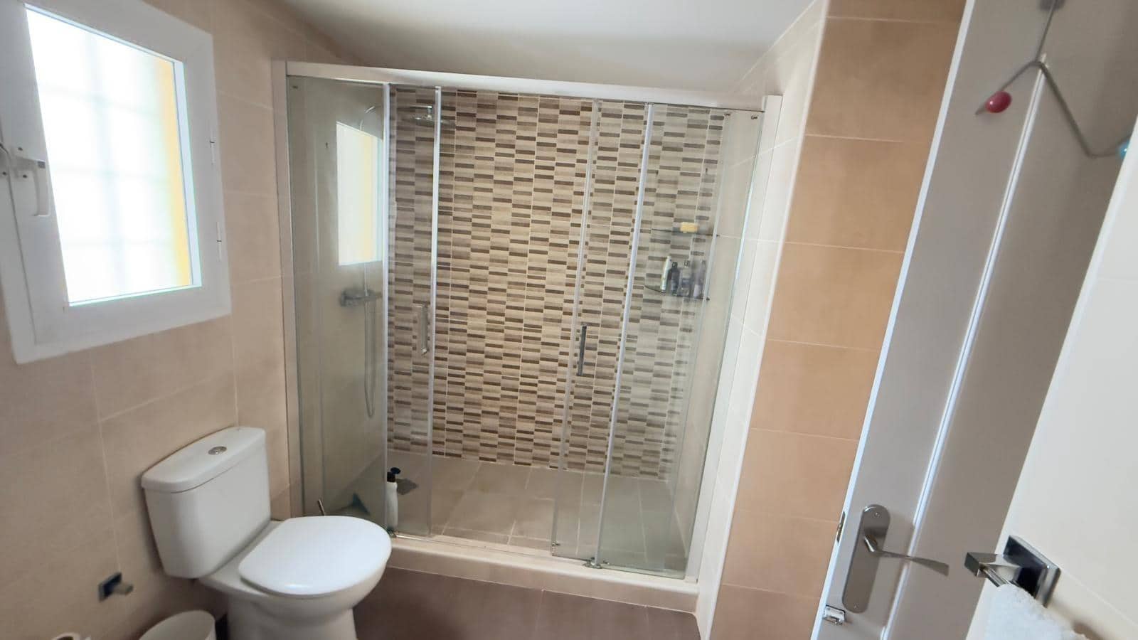 4 soveværelse Villa til leje i Alicante by med swimmingpool garage - € 2.800 (Ref: 9536297)