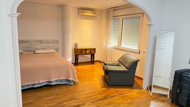 4 soveværelse Villa til leje i Alicante by med swimmingpool garage - € 2.800 (Ref: 9536297)