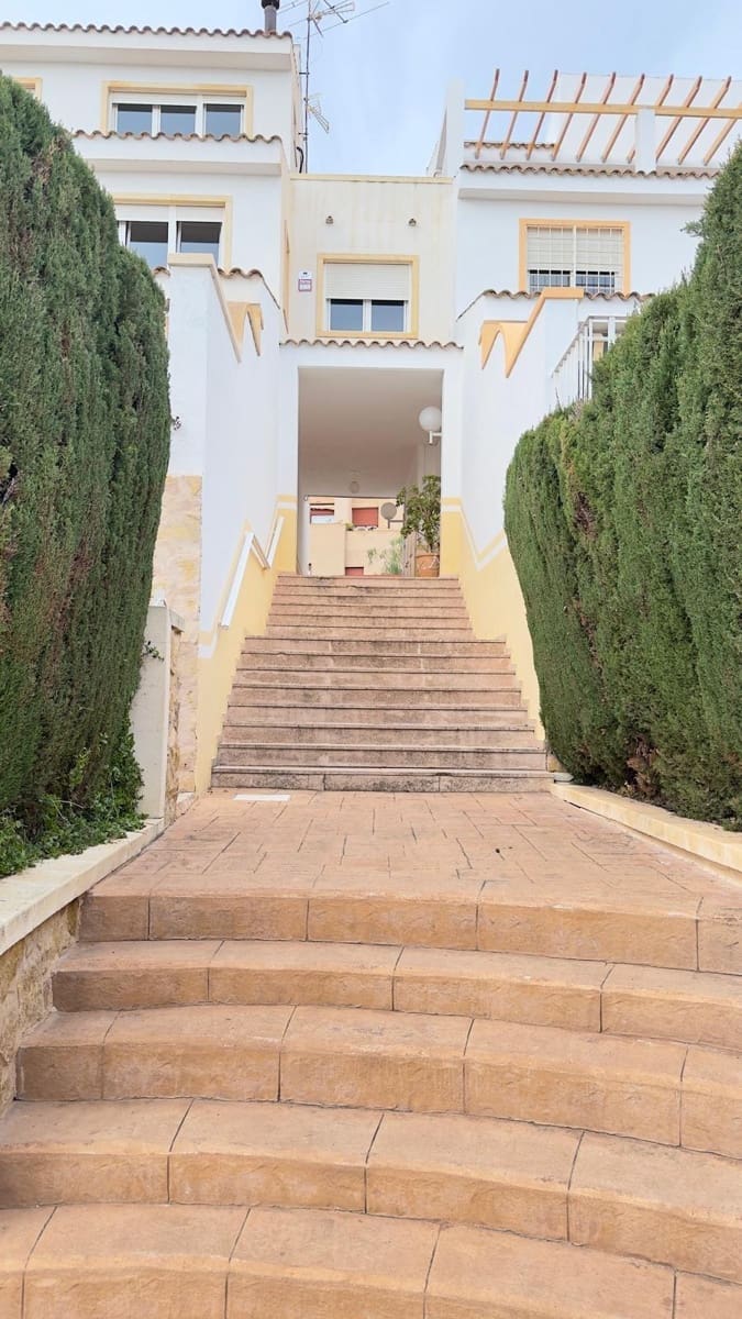 4 soveværelse Villa til leje i Alicante by med swimmingpool garage - € 2.800 (Ref: 9536297)