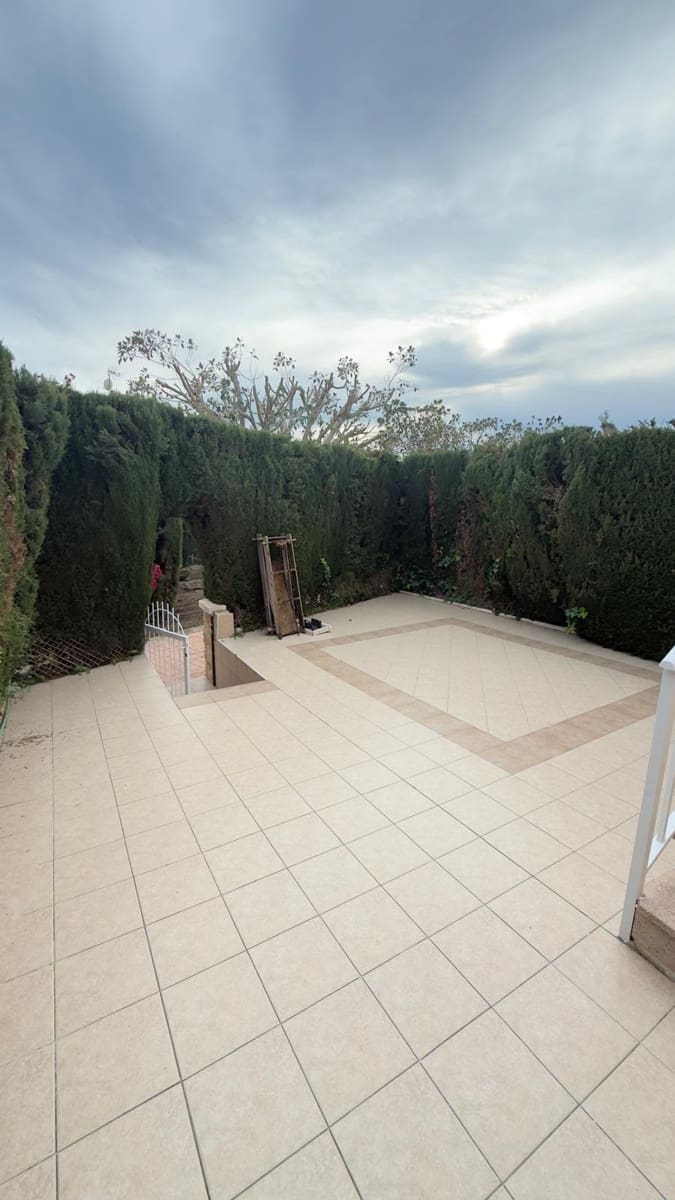 4 soveværelse Villa til leje i Alicante by med swimmingpool garage - € 2.800 (Ref: 9536297)