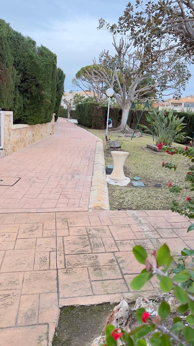 4 soveværelse Villa til leje i Alicante by med swimmingpool garage - € 2.800 (Ref: 9536297)