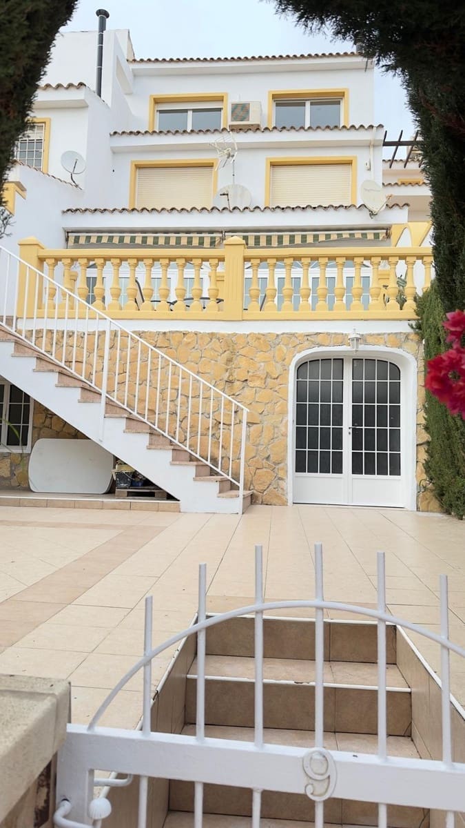 4 soveværelse Villa til leje i Alicante by med swimmingpool garage - € 2.800 (Ref: 9536297)