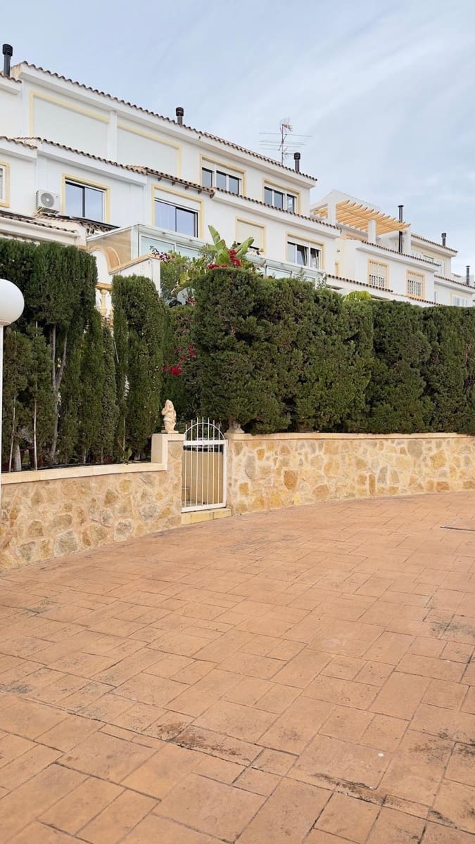4 soveværelse Villa til leje i Alicante by med swimmingpool garage - € 2.800 (Ref: 9536297)