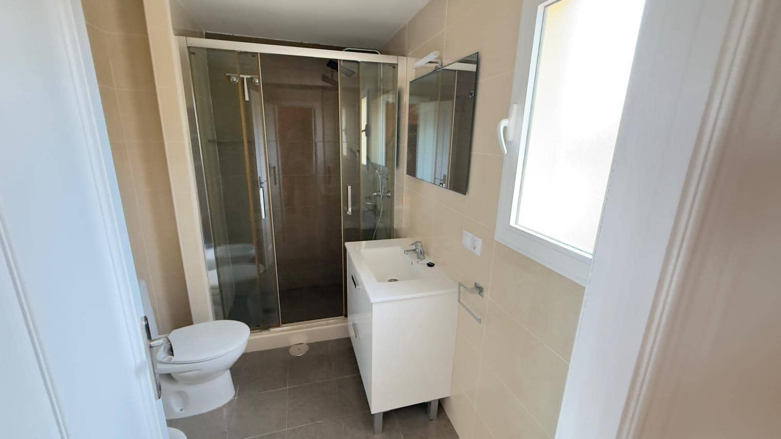 4 soveværelse Villa til leje i Alicante by med swimmingpool garage - € 2.800 (Ref: 9536297)