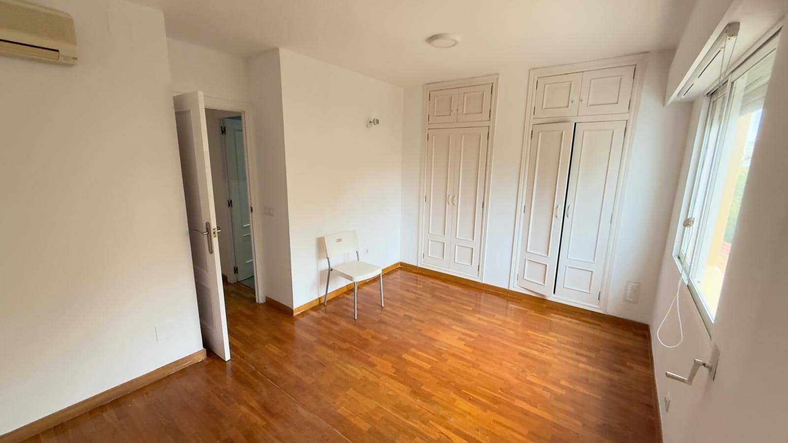 4 soveværelse Villa til leje i Alicante by med swimmingpool garage - € 2.800 (Ref: 9536297)