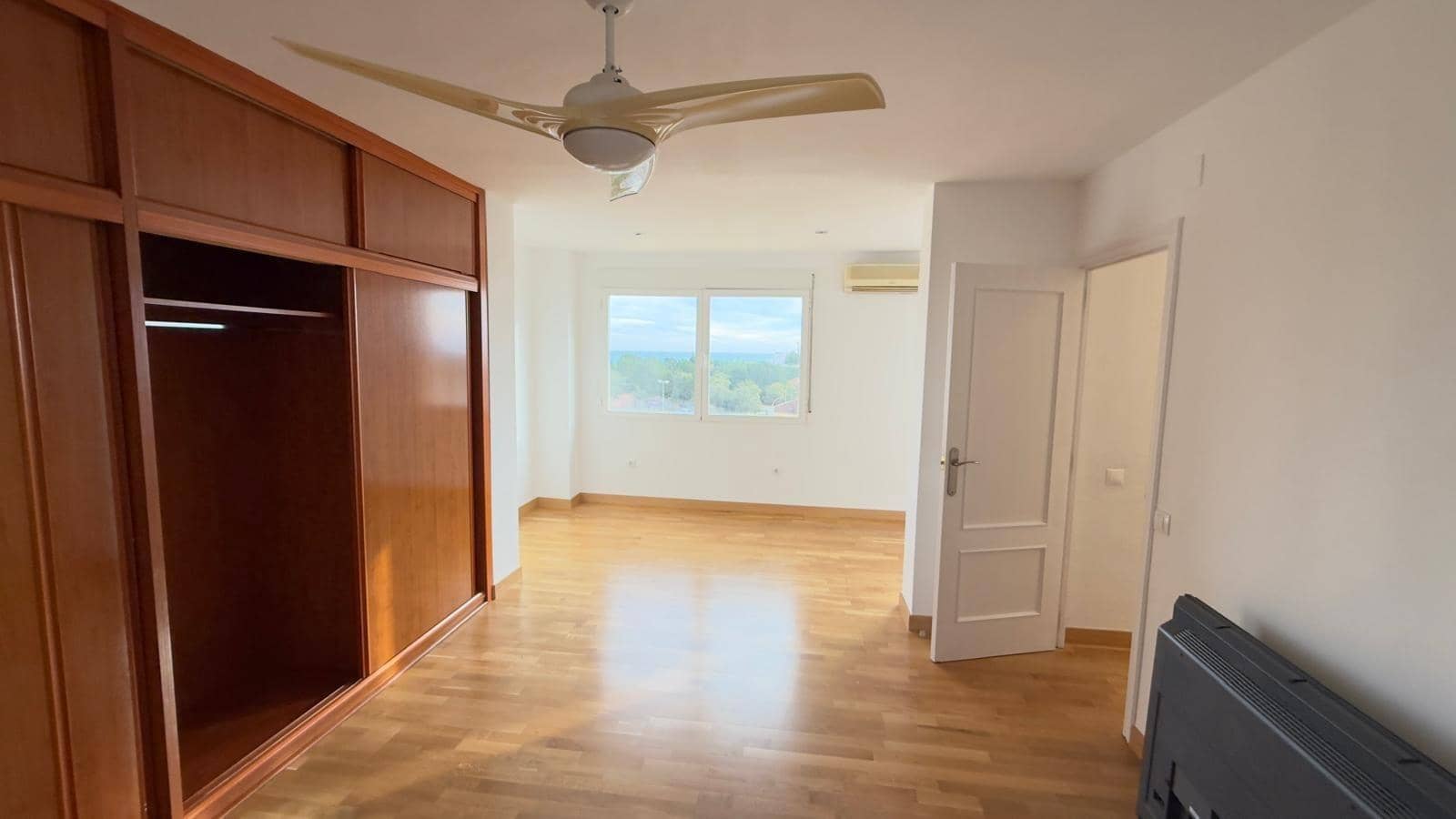 4 soveværelse Villa til leje i Alicante by med swimmingpool garage - € 2.800 (Ref: 9536297)