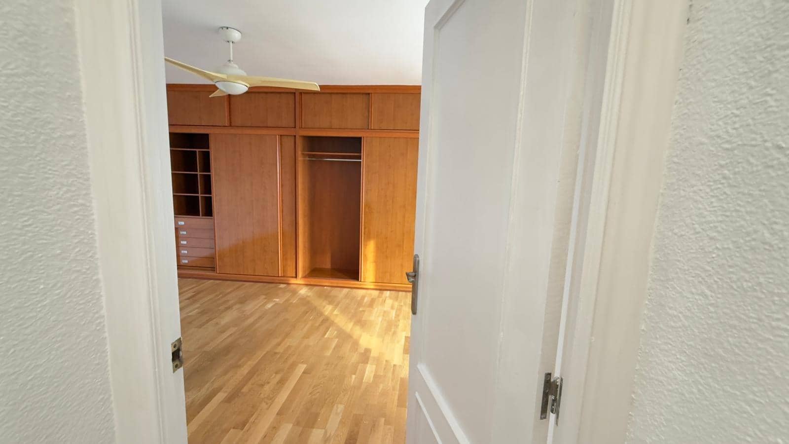 4 soveværelse Villa til leje i Alicante by med swimmingpool garage - € 2.800 (Ref: 9536297)