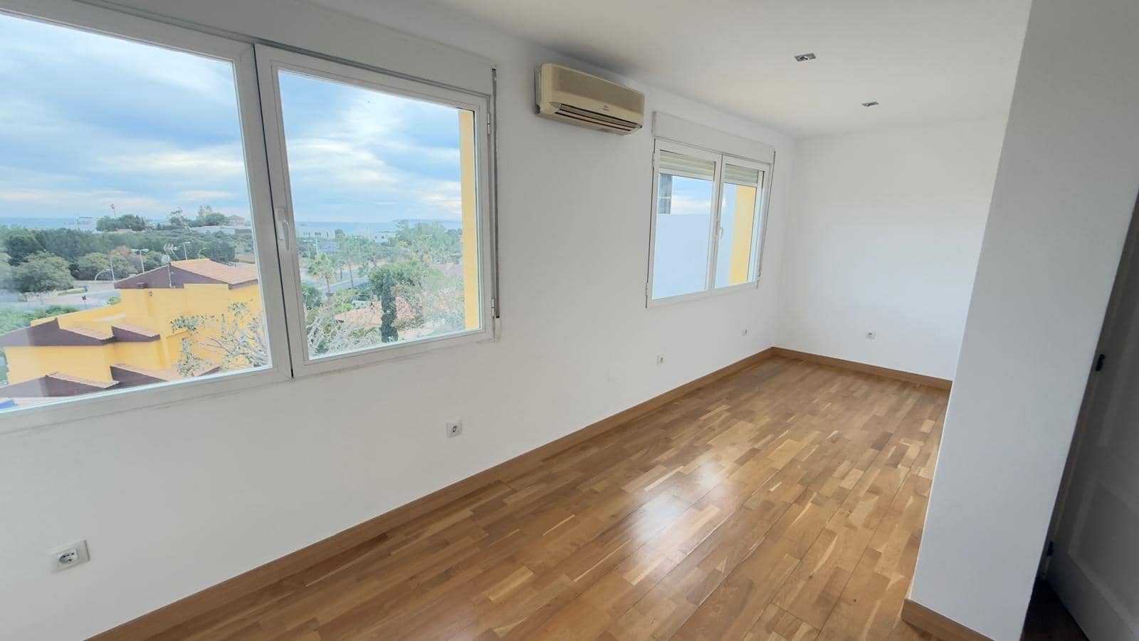 4 soveværelse Villa til leje i Alicante by med swimmingpool garage - € 2.800 (Ref: 9536297)