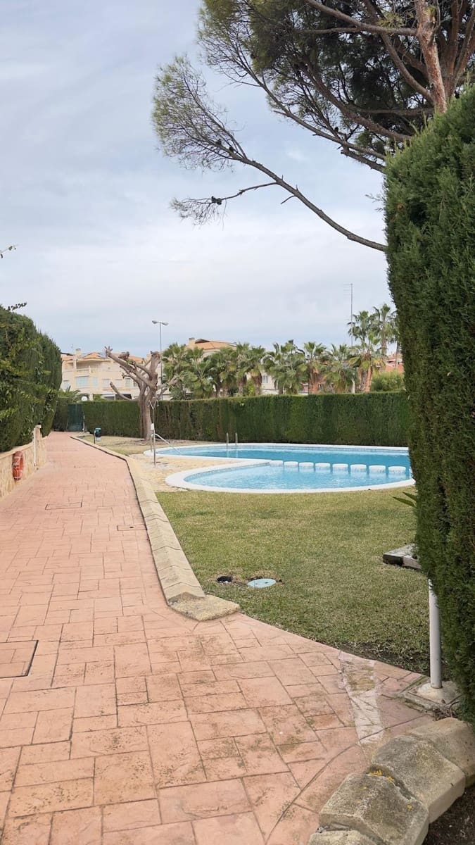 4 soveværelse Villa til leje i Alicante by med swimmingpool garage - € 2.800 (Ref: 9536297)