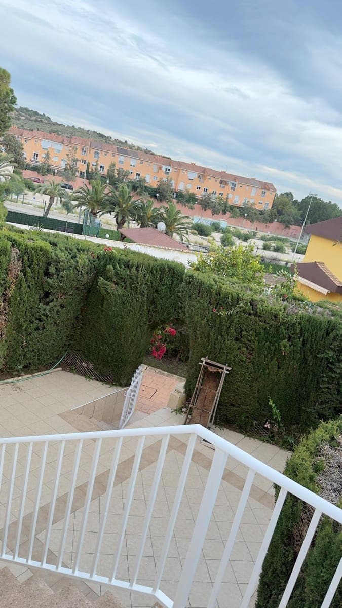 4 soveværelse Villa til leje i Alicante by med swimmingpool garage - € 2.800 (Ref: 9536297)