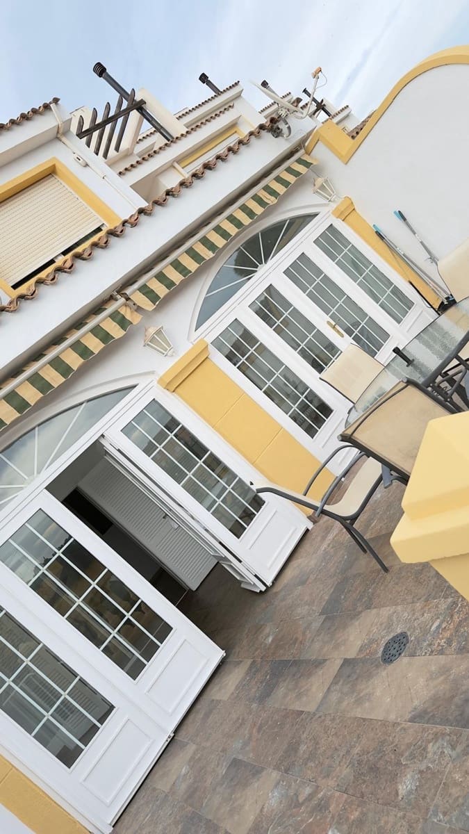 4 soveværelse Villa til leje i Alicante by med swimmingpool garage - € 2.800 (Ref: 9536297)