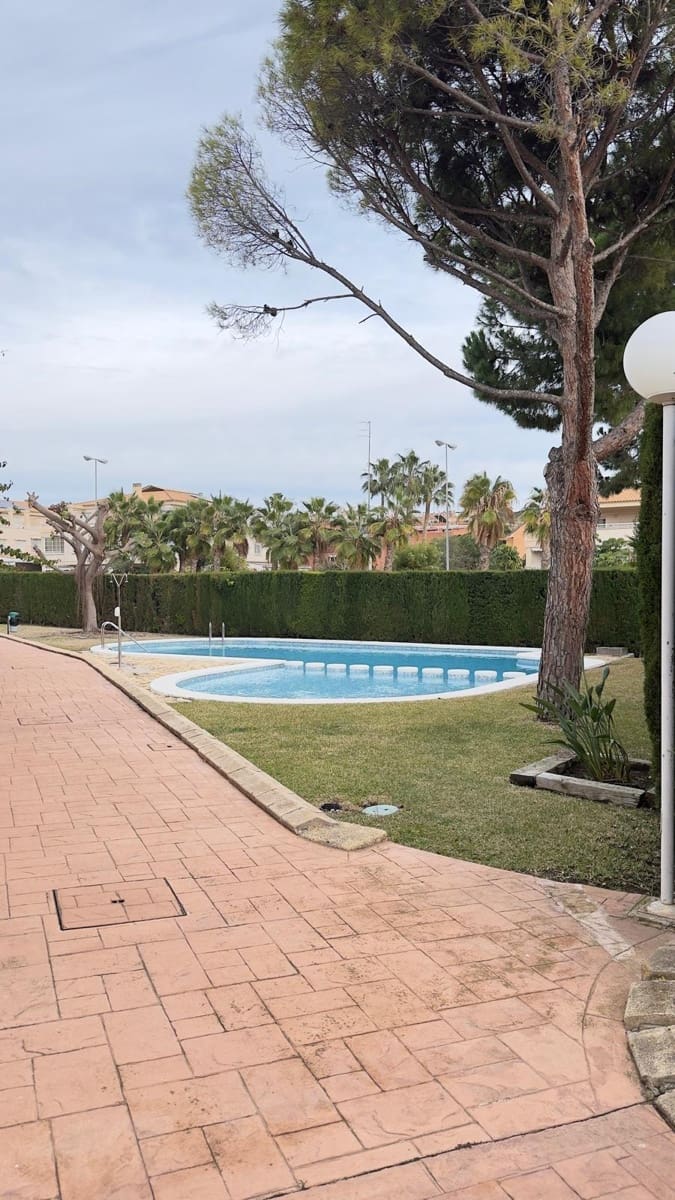 4 soveværelse Villa til leje i Alicante by med swimmingpool garage - € 2.800 (Ref: 9536297)