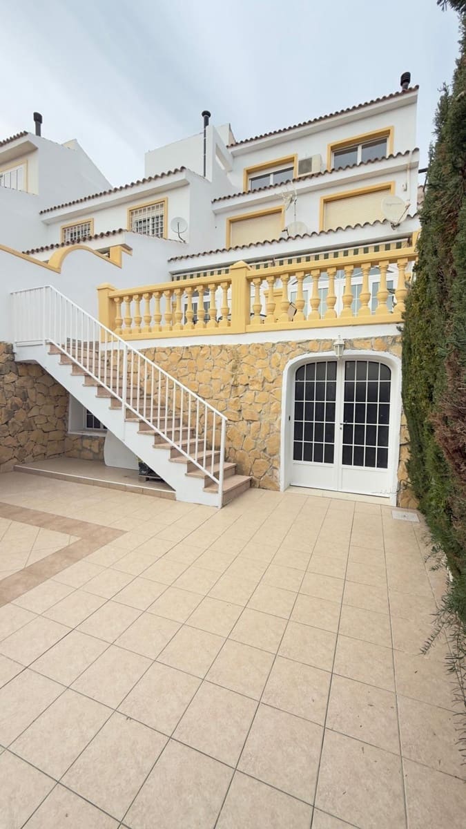 4 soveværelse Villa til leje i Alicante by med swimmingpool garage - € 2.800 (Ref: 9536297)