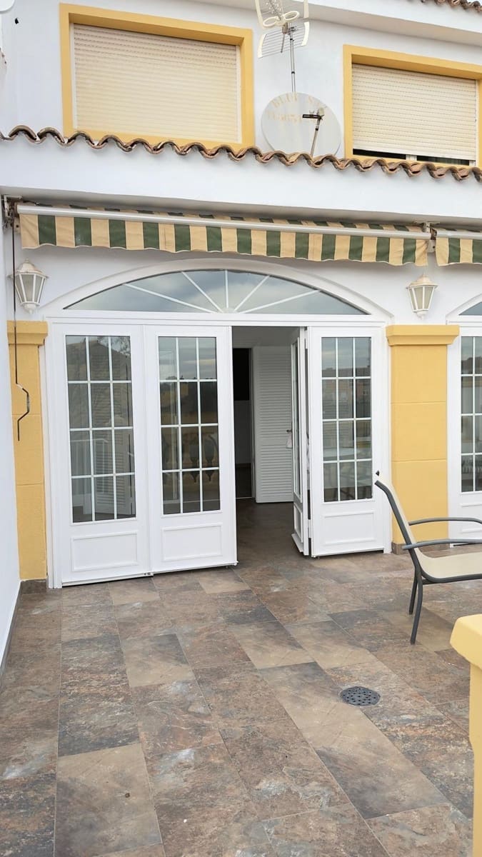 4 soveværelse Villa til leje i Alicante by med swimmingpool garage - € 2.800 (Ref: 9536297)