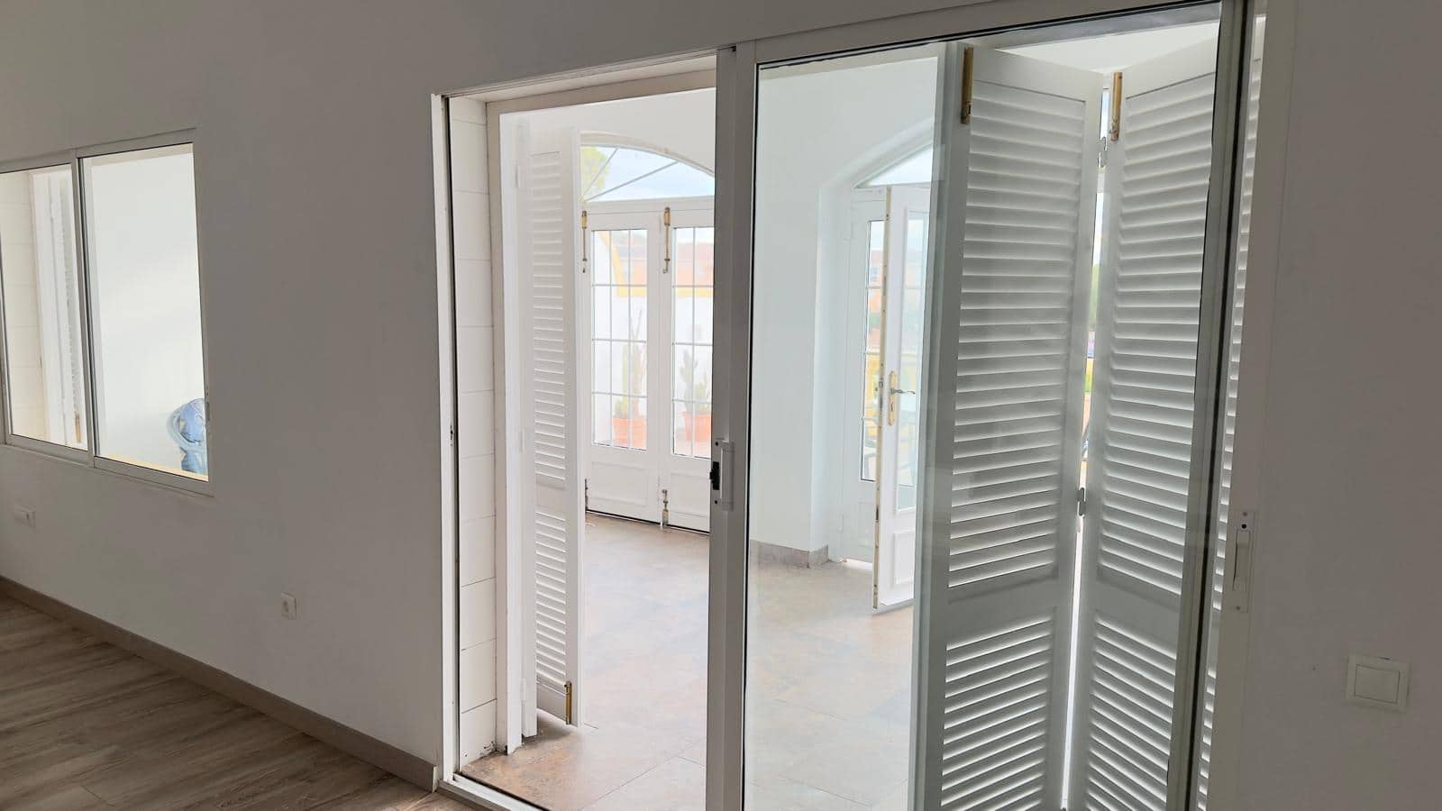 4 soveværelse Villa til leje i Alicante by med swimmingpool garage - € 2.800 (Ref: 9536297)