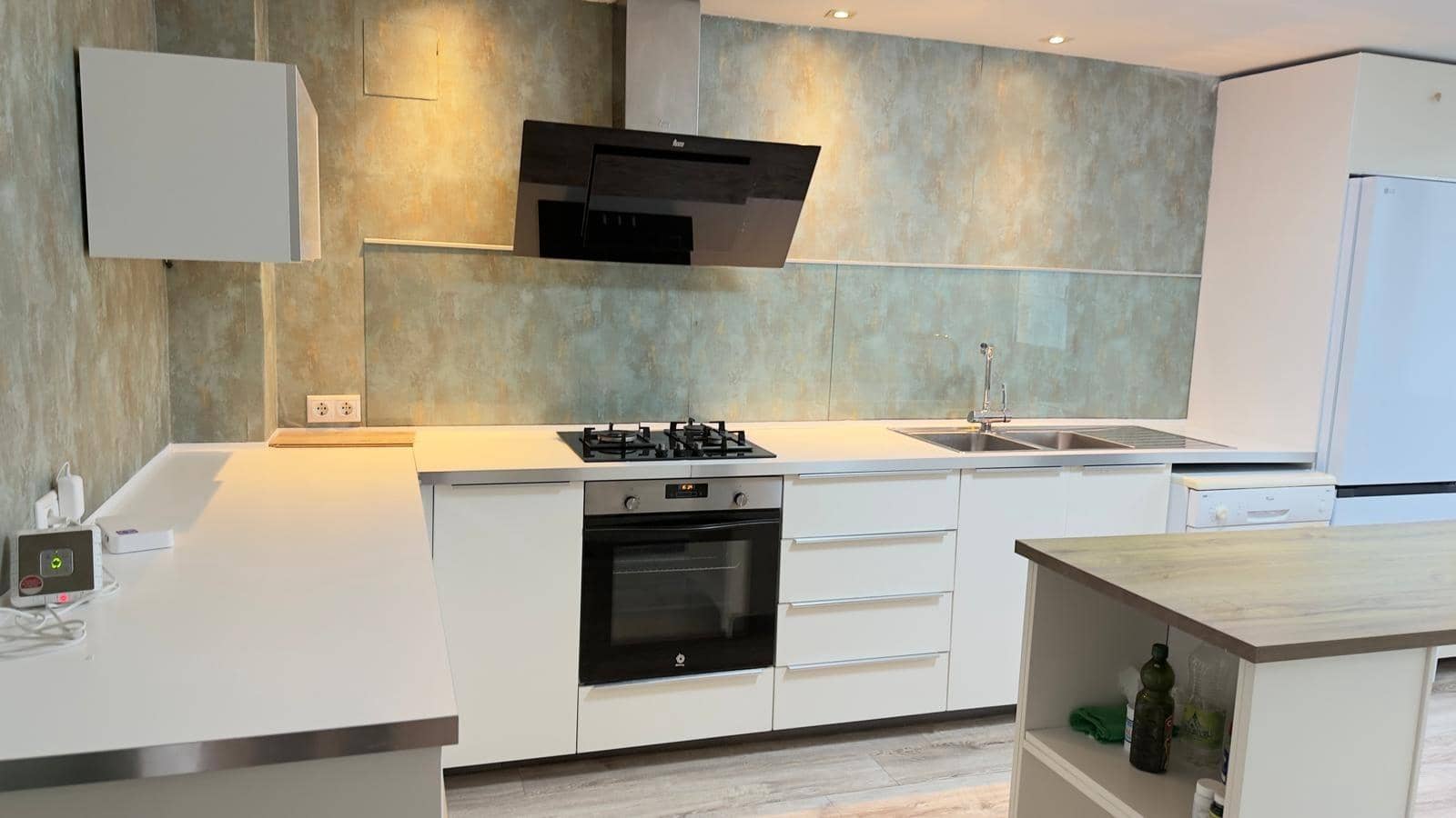 4 soveværelse Villa til leje i Alicante by med swimmingpool garage - € 2.800 (Ref: 9536297)