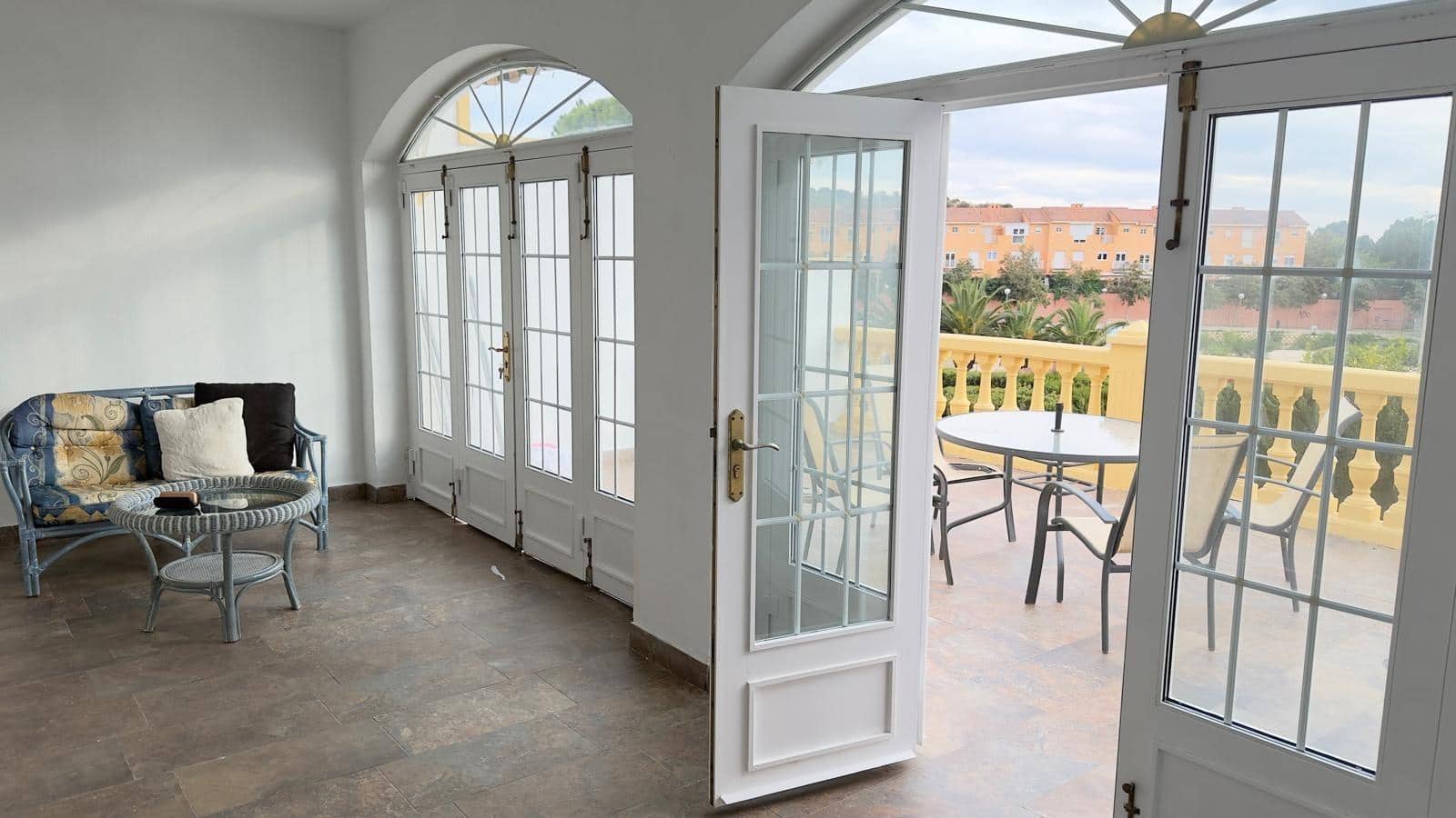 4 soveværelse Villa til leje i Alicante by med swimmingpool garage - € 2.800 (Ref: 9536297)