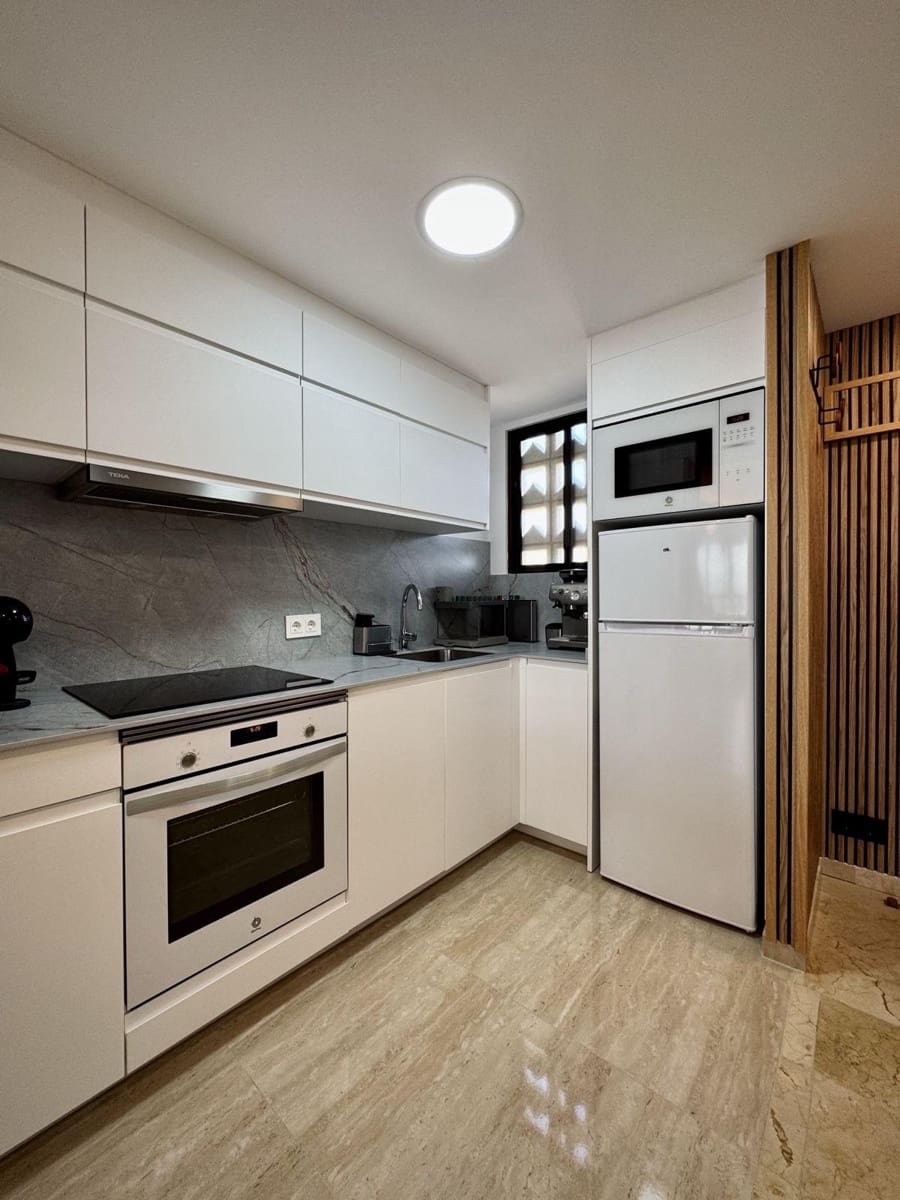 2 soveværelse Lejlighed til leje i Benidorm med swimmingpool - € 1.800 (Ref: 9541233)