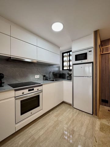 2 soveværelse Lejlighed til leje i Benidorm med swimmingpool - € 1.800 (Ref: 9541233)