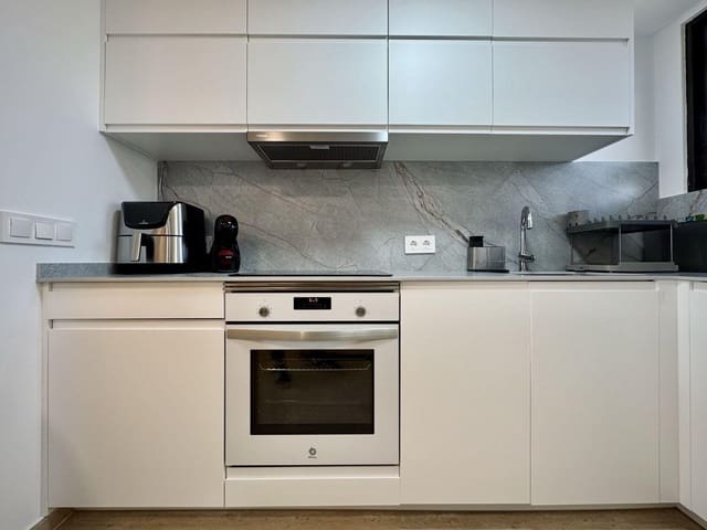 2 soveværelse Lejlighed til leje i Benidorm med swimmingpool - € 1.800 (Ref: 9541233)