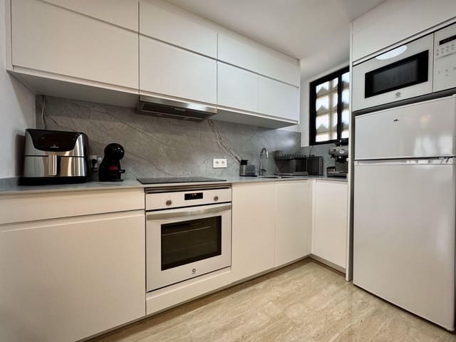 2 soveværelse Lejlighed til leje i Benidorm med swimmingpool - € 1.800 (Ref: 9541233)