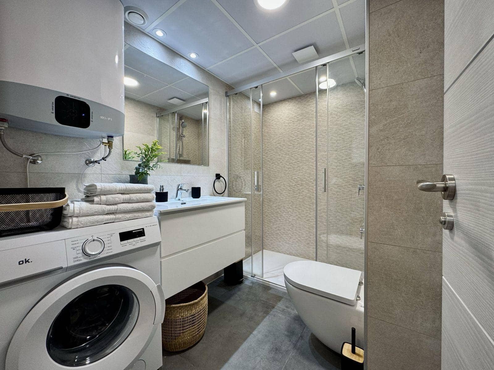 2 soveværelse Lejlighed til leje i Benidorm med swimmingpool - € 1.800 (Ref: 9541233)