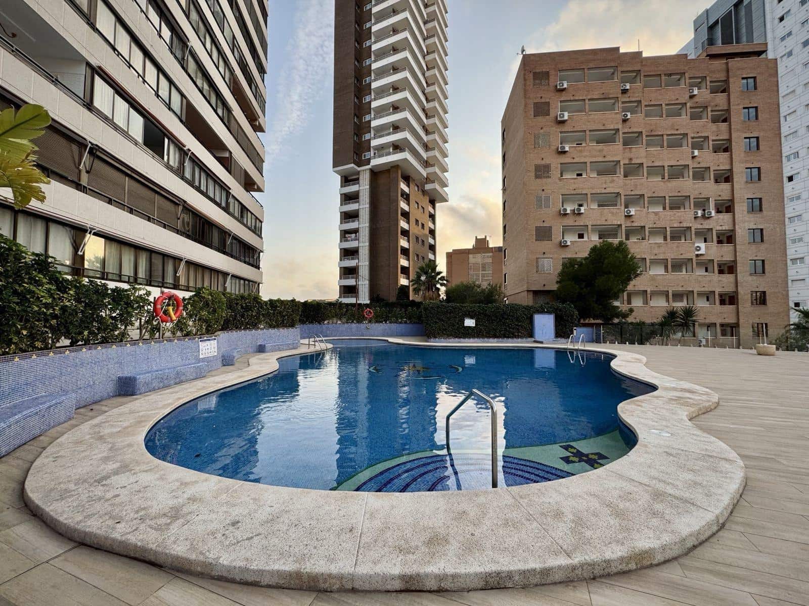 2 soveværelse Lejlighed til leje i Benidorm med swimmingpool - € 1.800 (Ref: 9541233)