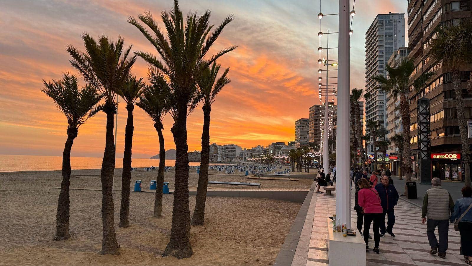 2 soveværelse Lejlighed til leje i Benidorm med swimmingpool - € 1.800 (Ref: 9541233)