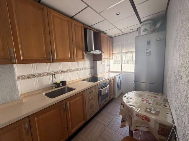 4 Zimmer Apartment zu vermieten in Alicante / Alacant Stadt - 750 € (Ref: 9543769)