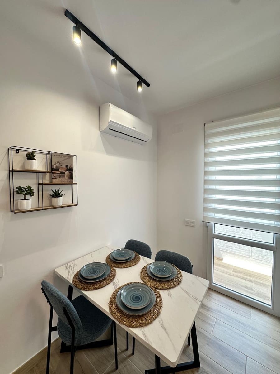 3 bedroom Flat for rent in Alicante / Alacant city - € 1,100 (Ref: 9548350)