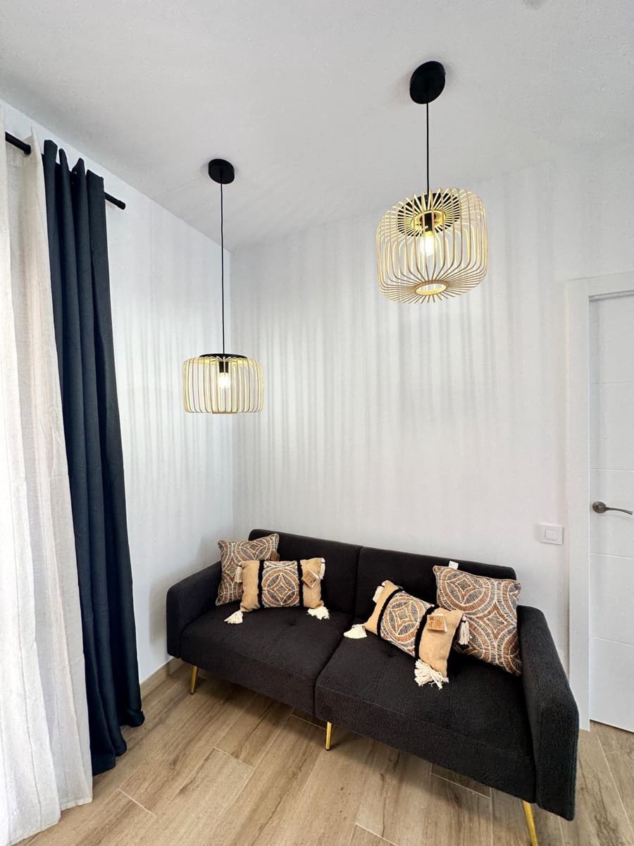 3 bedroom Flat for rent in Alicante / Alacant city - € 1,100 (Ref: 9548350)