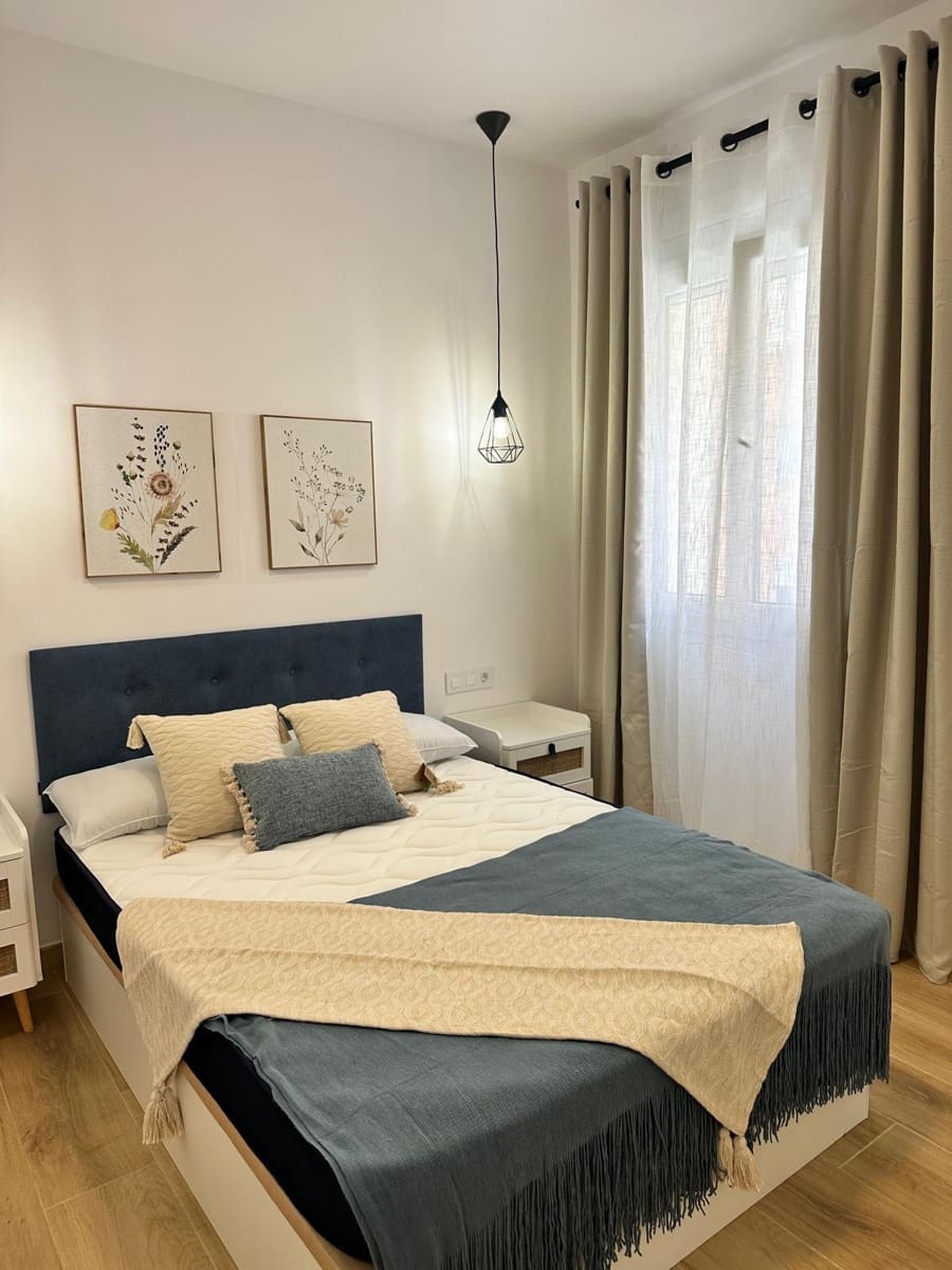 3 bedroom Flat for rent in Alicante / Alacant city - € 1,100 (Ref: 9548350)