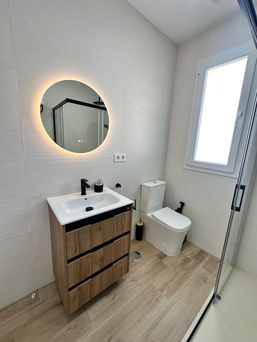 3 bedroom Flat for rent in Alicante / Alacant city - € 1,100 (Ref: 9548350)